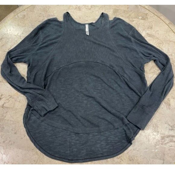 ❗️SOLD❗️Free People Zenith Long Sleeve Cold Shoulder Yoga Top Size L-Gray - Picture 2 of 5